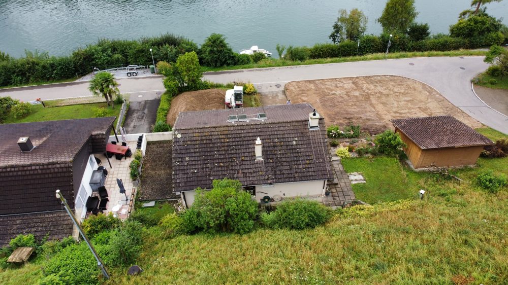 Le terrain au bord du Rhin